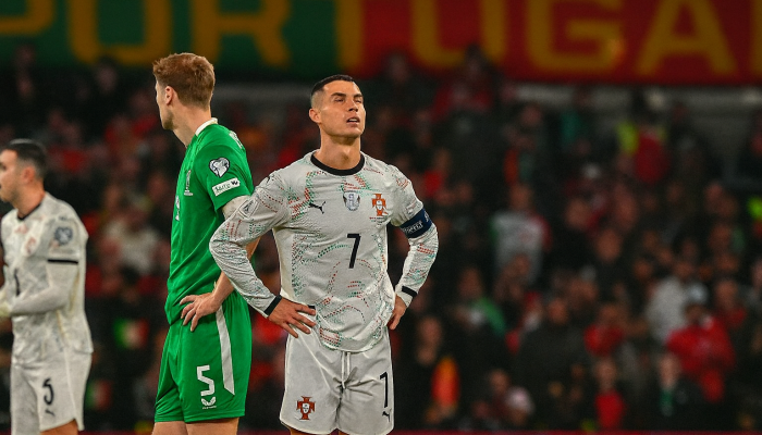 Ronaldo Kartu Merah Perdana di Timnas, Portugal Tumbang di Tangan Irlandia
