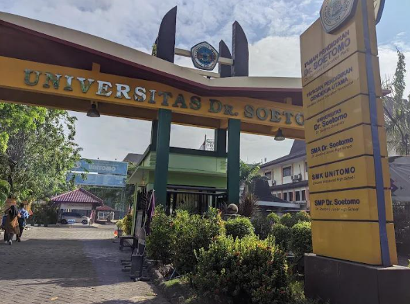 Foto Kampus Universitas Dr. Soetomo Surabaya berlokasi di Nginden, Semolowaru.