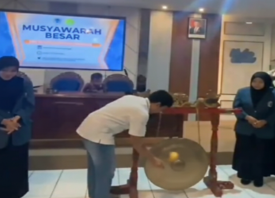 Simbolisme pembukaan Musyawarah Besar mahasiswa sebagai titik awal lahirnya gagasan-gagasan kritis dan berintegritas di lingkungan kampus.