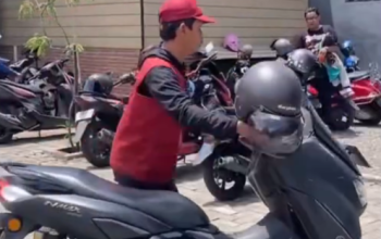 Pak Pilin: Juru Parkir yang Jadi “Kang Parkir Terbaik” di Surabaya