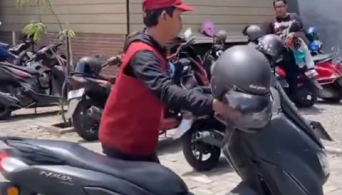 Pak Pilin: Juru Parkir yang Jadi “Kang Parkir Terbaik” di Surabaya