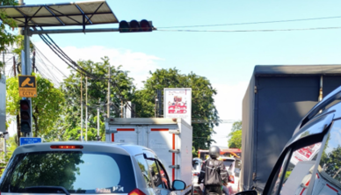Traffic Light Padam, Arus Lalu Lintas di Simpang Panjang Jiwo Surabaya Tersendat